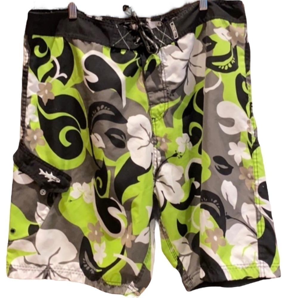 Maui board Shorts green & black Size XL